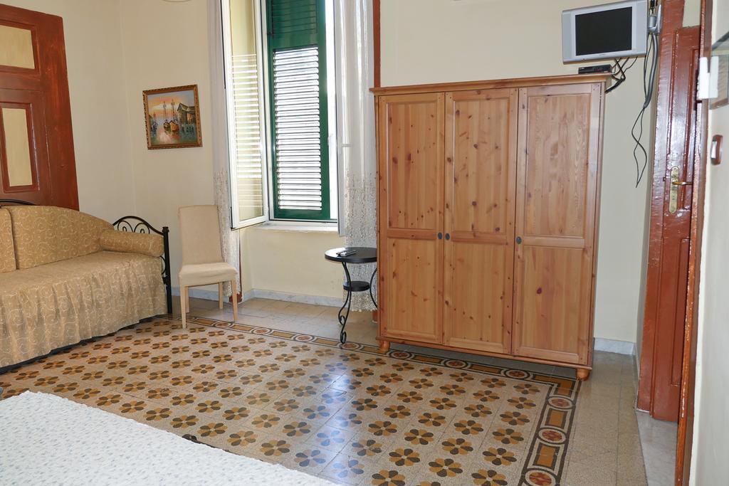 B&B Domus Gemi Naples Exterior photo